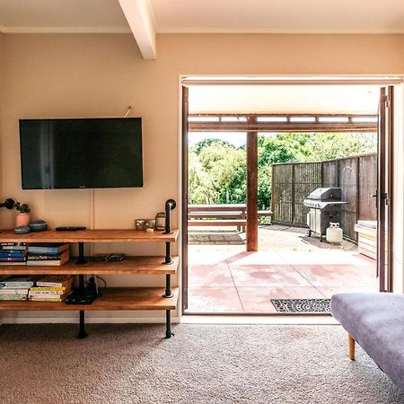 Relax On Ridge Villa Oneroa ภายนอก รูปภาพ